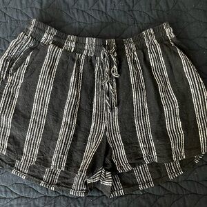Universal Thread Black and White Drawstring Short